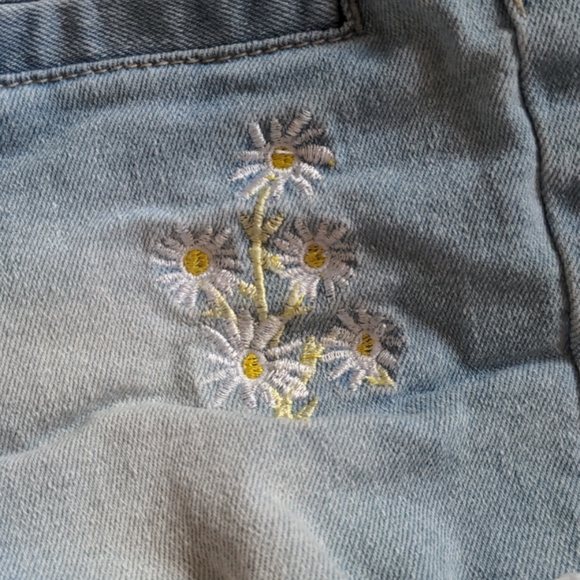 Betsy Johnson Distressed Flower Denim Shorts - Picture 3 of 11